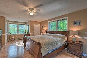 コテージ Inviting Lakefront Home: Seasonal Boat Dock!