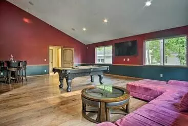 Mökkimajoitus Large Home W/ Hot Tub < 1 Mi To Lake Michigan!