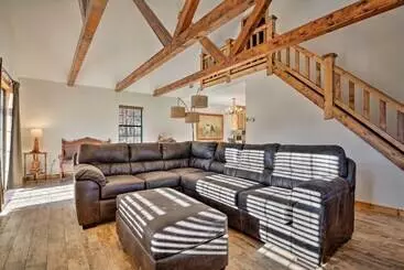 Mökkimajoitus Luxury Cabin W/ Pond, Working Ranch Near Nevada