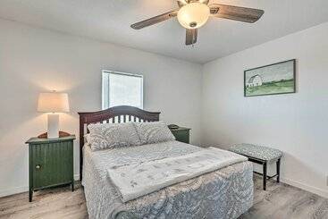 Dom wiejski Pet Friendly Home: 10 Mi To Lake Okeechobee!