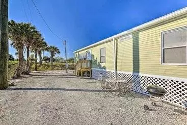 Mökkimajoitus Pet Friendly Home: 10 Mi To Lake Okeechobee!
