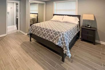 Dom wiejski Renovated Port Richey Oasis W/ Lanai + Grill!