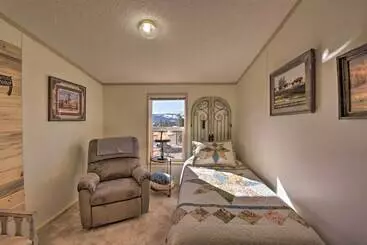 Mökkimajoitus Secluded Mountain Retreat W/ Deck, Views & Hiking!