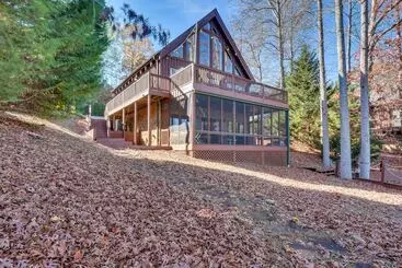Mökkimajoitus Beautiful Lake Keowee Home W/ Boat Dock & Fire Pit