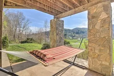 Mökkimajoitus Asheville Retreat W/ Game Room & Mountain Views!