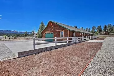 コテージ Hot Tub & Mtn Views: Peaceful Big Bear Home!