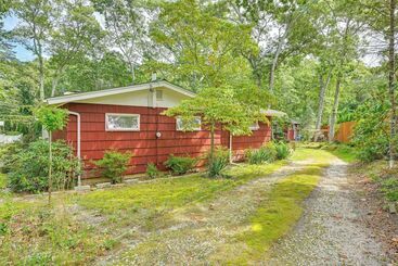 Quinta ou Casa Rural Walk To Beach: Long Island Wine Country Home!