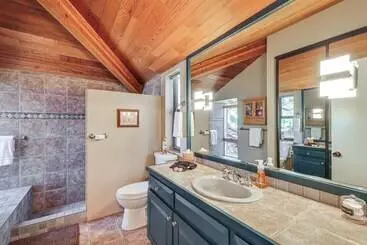Mökkimajoitus Lake Tahoe Home W/ Hot Tub: 10 Mi To Palisades Ski