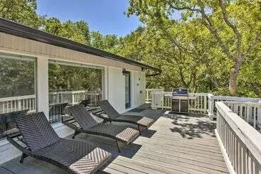 コテージ Lake Texoma Escape W/ Private Balcony & Grill