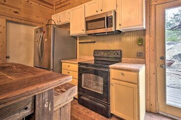 Dom wiejski Home W/ Large Deck & Bbq Grill In New Braunfels