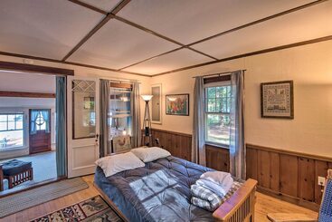 Pet Friendly Waterfront Cottage: On Site Bunkhouse