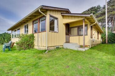 Rustic Coastal Smith River Cottage W/ Ocean Views!