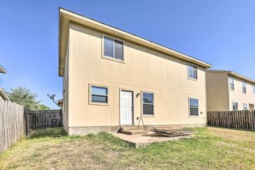 Hus på landet Spacious + Sunny Austin Home ~ 12 Mi To Dtwn!