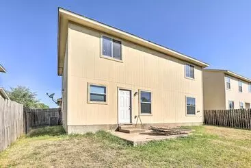 Mökkimajoitus Spacious + Sunny Austin Home ~ 12 Mi To Dtwn!