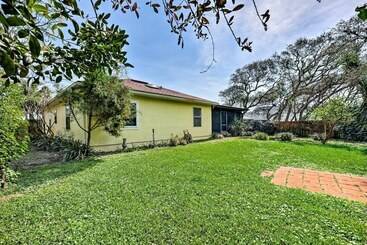 Dom wiejski St Augustine Island Home W/ Patio, Walk To Beach!