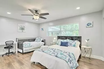 コテージ St Pete Retreat W/ Spacious Patio & Pond View
