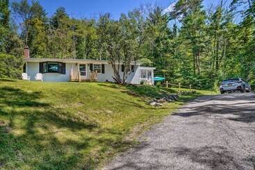 کلبه Stockbridge Home: Walk To Town Beach!