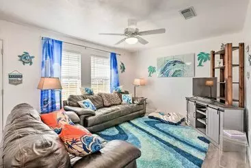 コテージ Surfside Escape W/ Deck ~ 1 Block To Beach!