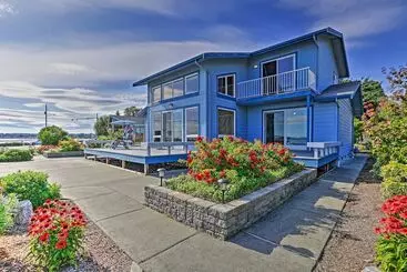 Mökkimajoitus Birch Bay Waterfront Home   Steps To Beach!