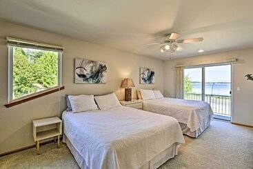 Dom wiejski Birch Bay Waterfront Home   Steps To Beach!