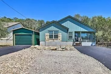 Mökkimajoitus Pet Friendly Home W/ Deck: 1 Mi To Canyon Lake Fun