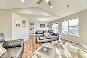 コテージ Fayetteville Home W/ Hot Tub ~ 3 Mi To U Of A!
