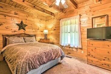 별장 Idyllic Sevierville Cabin: Deck + Smoky Mtn View!