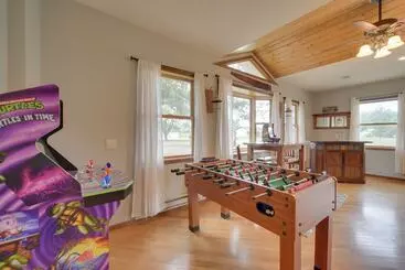 コテージ Lakefront Chetek Haven: Dock, Screened Gazebo