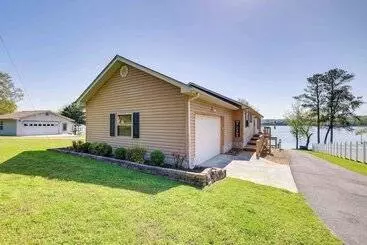 Mökkimajoitus Watts Bar Lake Escape: Private Boat Dock + Ramp!