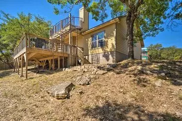 コテージ Luxe Canyon Home: Decks, Hot Tub + Lake Views