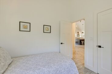 별장 Distinctive Hamptons Home W/ Pool Near Bay, Ocean