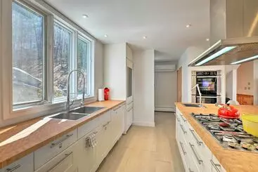 コテージ Manchester Home On 40 Acres W/ Game Room & Deck!
