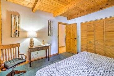 بيت ريفى Adorable Black Hawk Mountain Log Cabin: Fire Pit