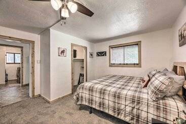 Hus på landet Tranquil Cabin W/ Stream & Deck Near Dtwn Ruidoso!