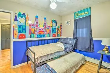 Mökkimajoitus Private Dock & Pedal Boats: Poconos Lake House