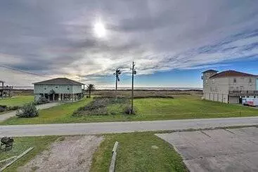 コテージ Ocean View & Grill: Crystal Beach Bungalow!