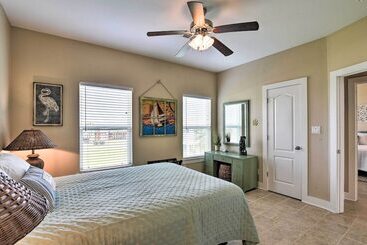 بيت ريفى Ocean View & Grill: Crystal Beach Bungalow!