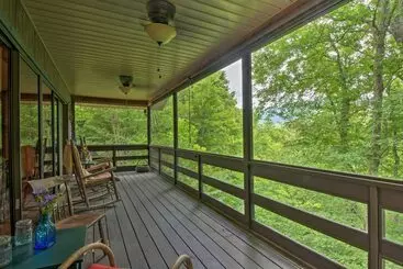コテージ Charming Murphy House W/ 2 Decks Near Trails!