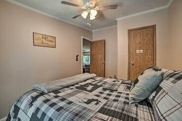 Landhus Cozy Hale Home Between Long & Loon Lakes!