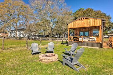 Cabane Cozy, New Build Cabin: Steps To Lake Conroe!