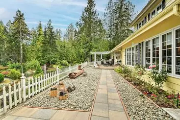 コテージ Hoodsport Home On 7 Wooded Acres W/ Hot Tub!