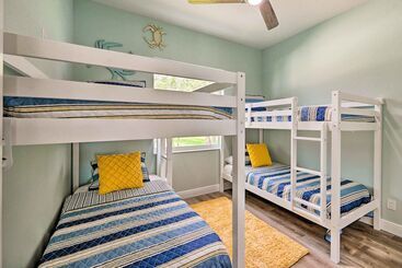 بيت ريفى Luxurious Canal Front Retreat W/ Game Room!