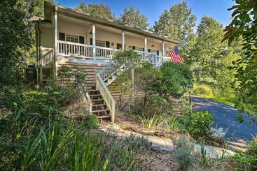 بيت ريفى Mills River Hideaway W/ Front Porch & Mtn Views!