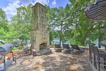 Casa Rural 12 Mi To Lake Dunlap: Family Escape W/ Games