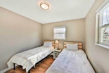 Сельский дом Pet Friendly Home Near Downtown Buena Vista!