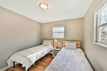 Mökkimajoitus Pet Friendly Home Near Downtown Buena Vista!