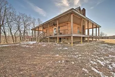 コテージ Quiet & Secluded Berea Cabin On 70 Acre Farm!