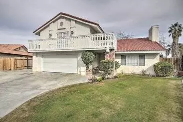 Mökkimajoitus Renovated Bakersfield Home W/ Private Yard!