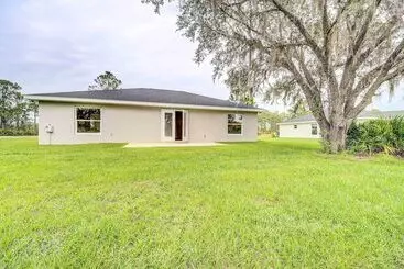 Mökkimajoitus Sebring  Sand Trap  Home   Swim & Golf!