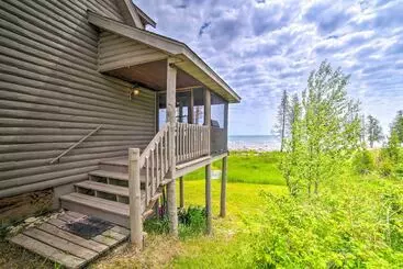 Mökkimajoitus Secluded Lake Michigan Home: Private Fire Pit